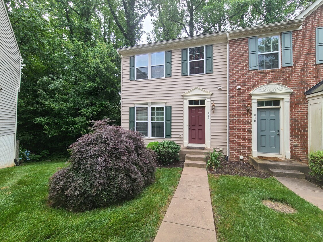 front view - 832 Rock Creek Rd