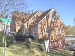 Building Photo - 302 Wilson Ave