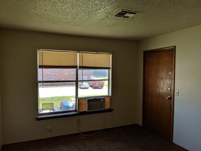 Building Photo - 6013 S McKinley Ave