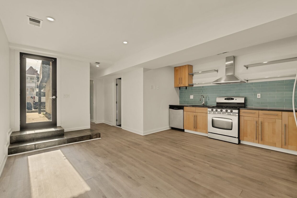 Bright and Spacious Terrace Level 2br in Mt. Pleasant! - Bright and Spacious Terrace Level 2br in Mt. Pleasant!