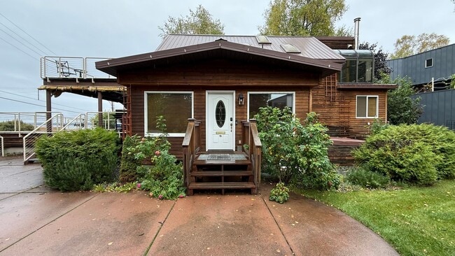 Photo - 3 Bed, 2.5 Bath - Beautifully Updated Down... House