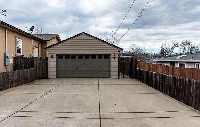 Foto del edificio - 4790 Fall St