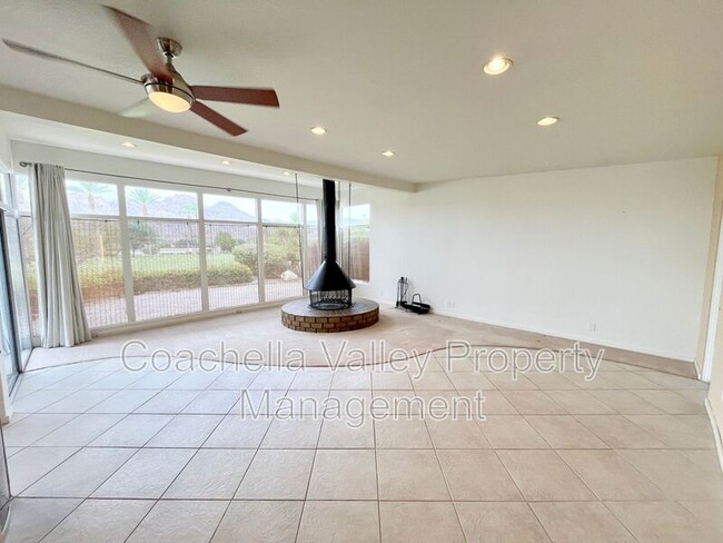 Foto del edificio - 77495 Cheyenne Dr