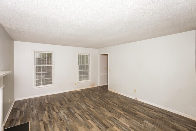 Building Photo - Cute 4 Bedroom