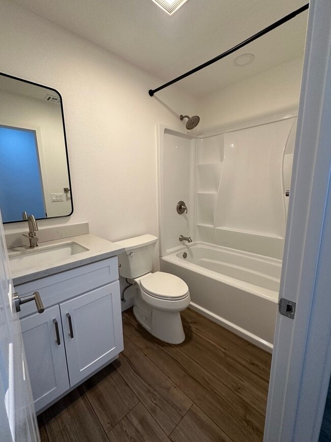 Building Photo - $200 MOVE IN SPECIAL! Newly Remodeled 3 be...