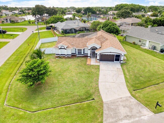 Foto del edificio - 4605 NW Gastonia St