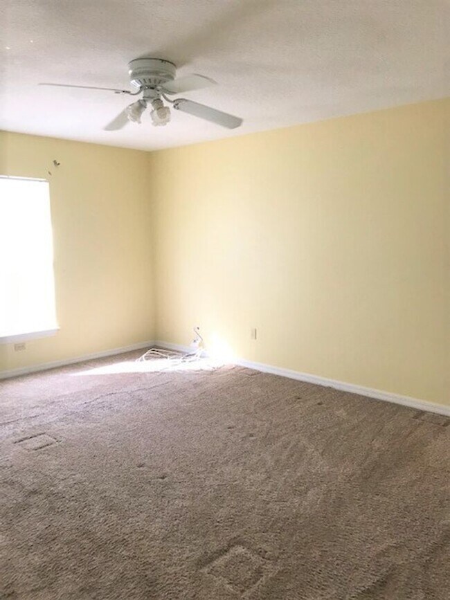 Foto del edificio - 3 bed 2 bath home