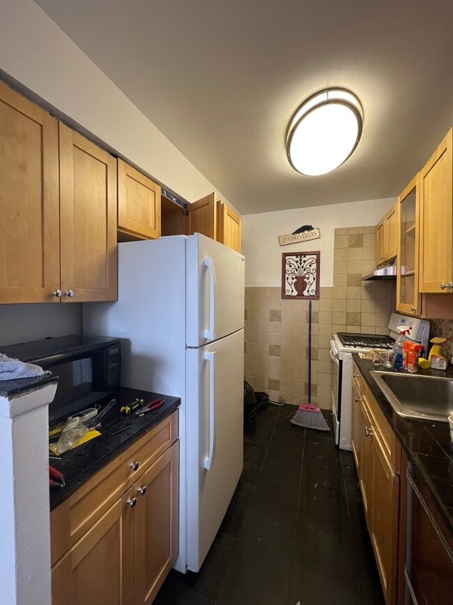 Building Photo - 315 W 232nd St