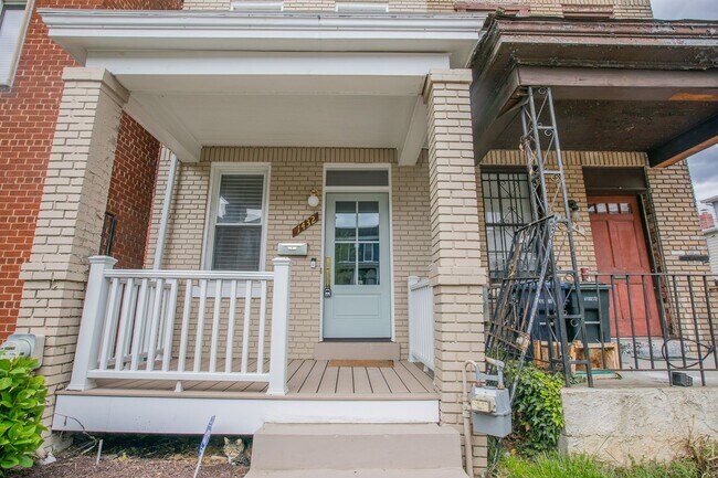 Foto del edificio - Lovely 2 BR/1.5 BR Townhome in Capitol Hill!