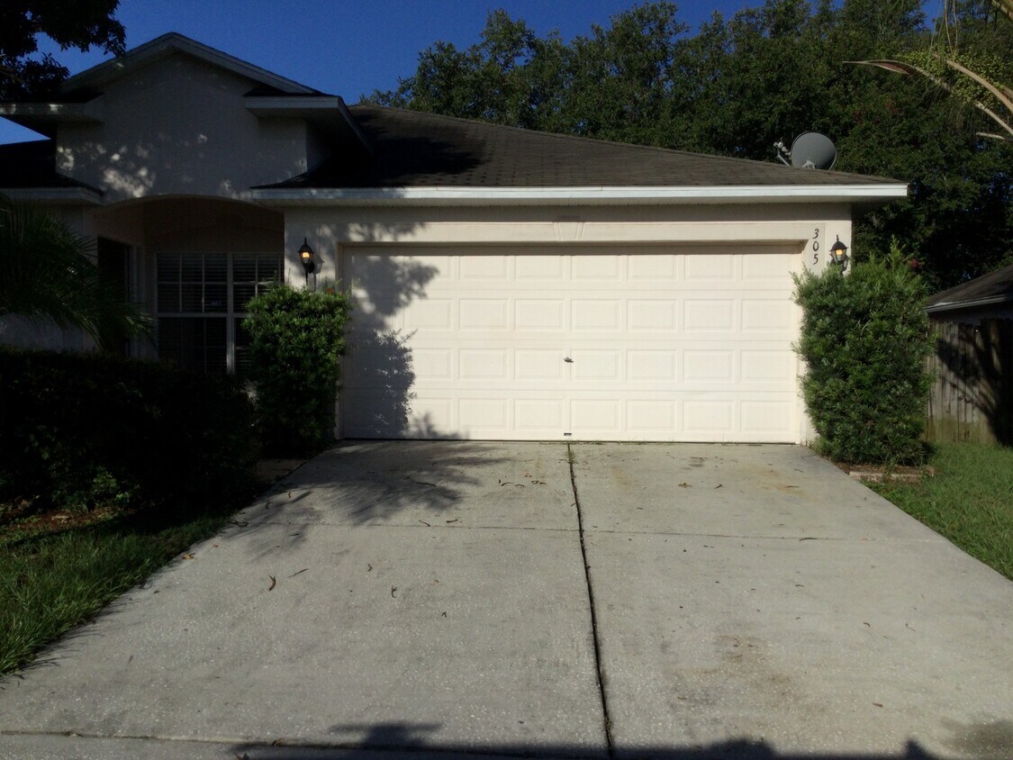 Foto principal - 305 Abigail Rd