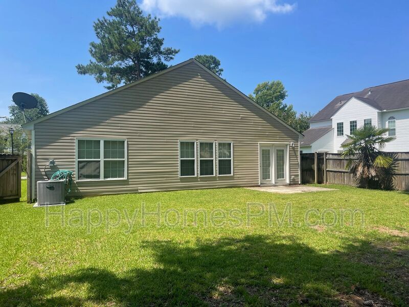 Building Photo - 101 Sparkleberry Ln