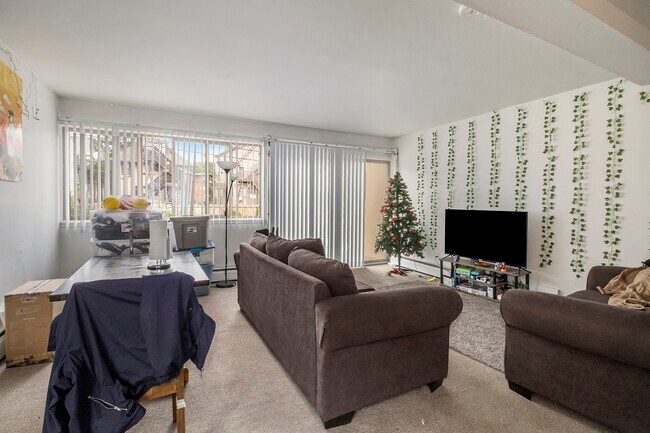 Foto del edificio - 1327 Wilmot St