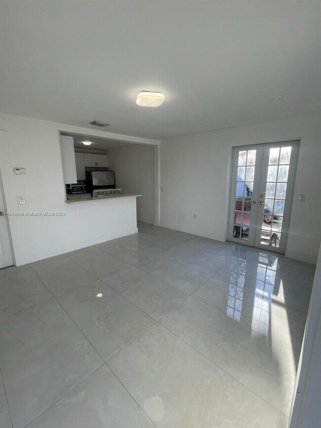 Foto del edificio - 1362 NW 102nd St