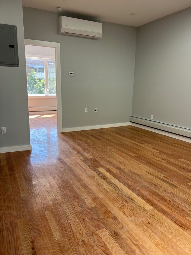 Foto principal - 1711 Cropsey Ave