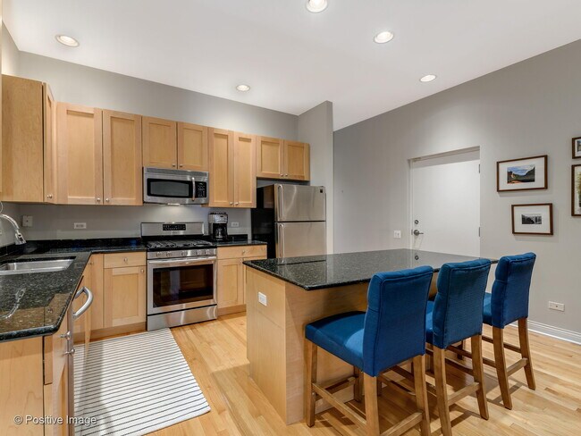 Foto del edificio - 1347 W Washington Blvd