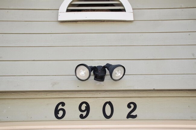 Building Photo - 6902 Apperson St