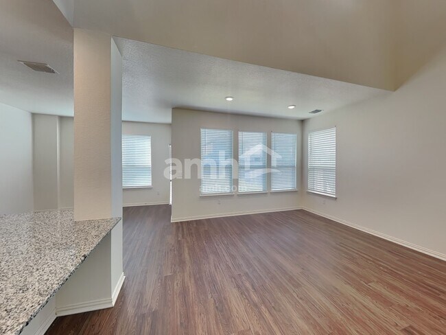 Foto del edificio - 2721 Meadowood Heights