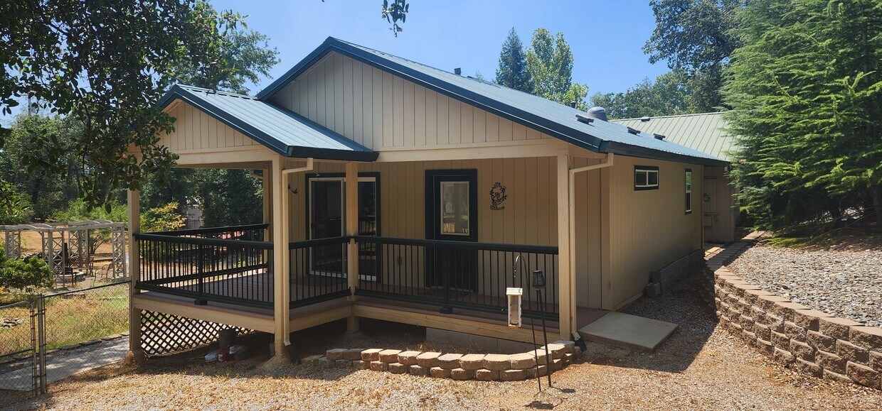 Primary Photo - One Bedroom "Cottage" in the Woods (Partia...
