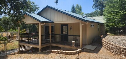 Building Photo - 497 Shasta Park Dr
