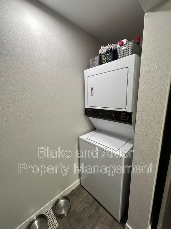 Foto del edificio - 15076 NW Central Dr