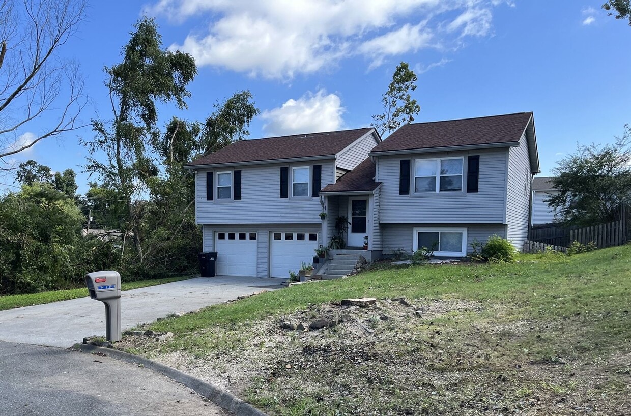 ***COMING SOON*** Beautiful 3 Bedroom, 2.5 Bath Home in the Cedar Bluff Area of Knoxville! Availa... - ***COMING SOON*** Beautiful 3 Bedroom, 2.5 Bath Home in the Cedar Bluff Area of Knoxville! Availa...