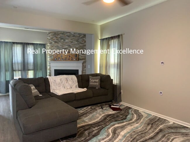 Photo - Gorgeous End-Unit TH In Desired Cary Location, Apply Now! House