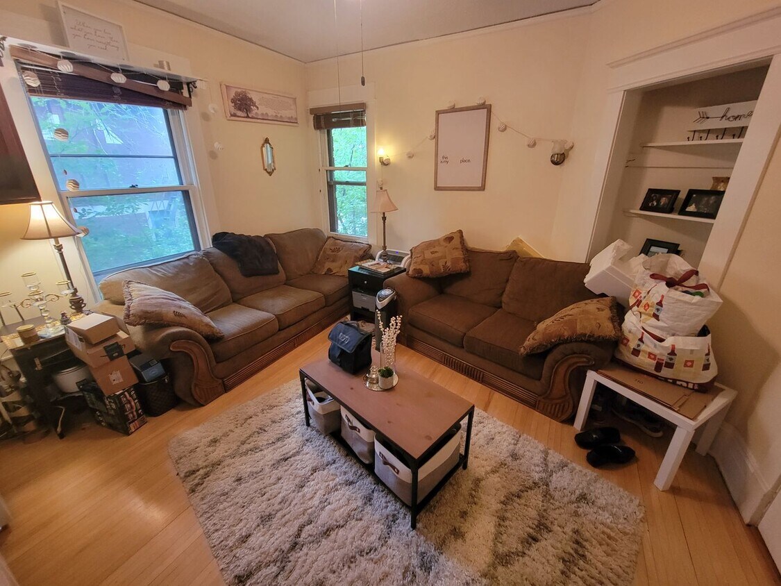 Foto del edificio - AVAILABLE AUGUST - Electric Included in Rent!