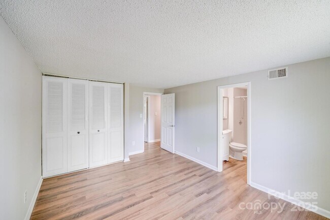 Building Photo - 8539 Glenway Ct