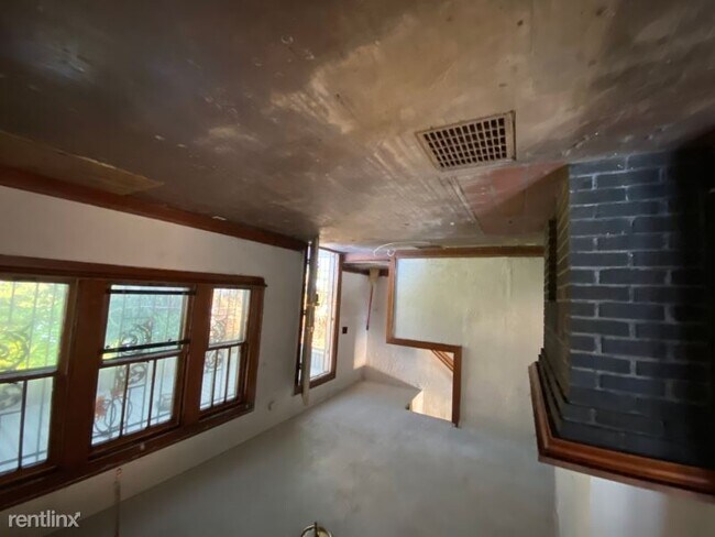 Building Photo - 2 br, 1 bath House - 365 N Highland Ave