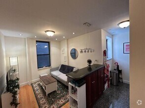 Building Photo - 400 E 91st St