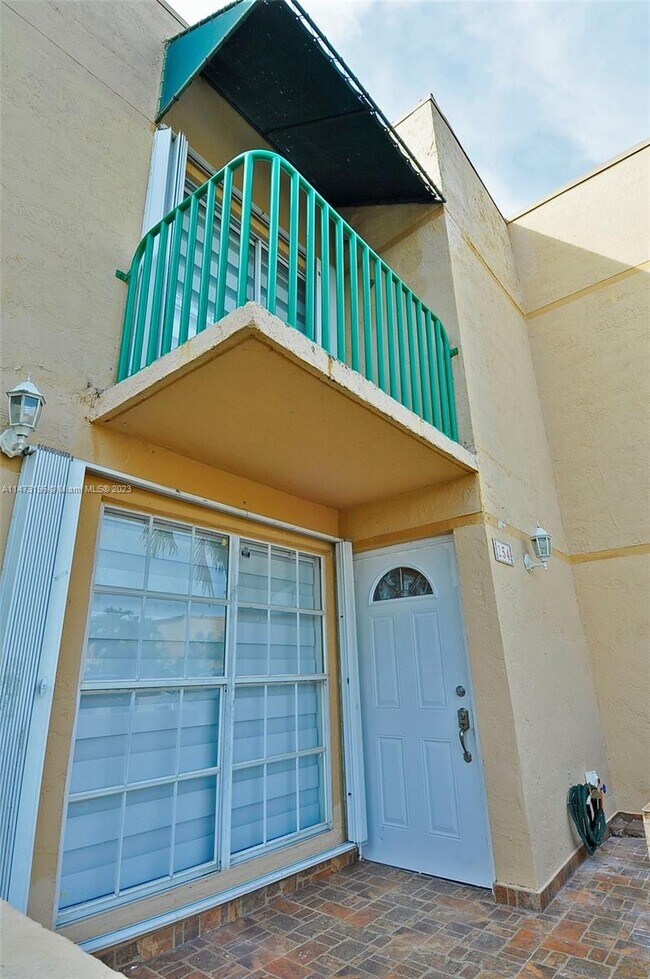 Building Photo - 1900 SW 121st Ct
