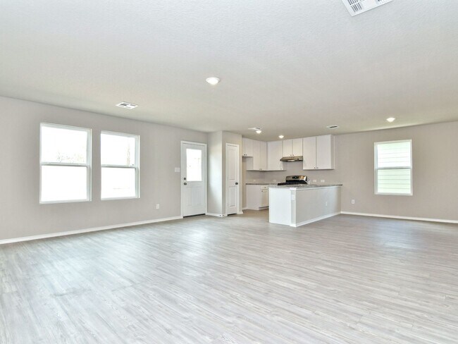 Foto del edificio - 1950 SF Home in San Antonio - 4 BR /2 BA - WATERWHEEL!!!