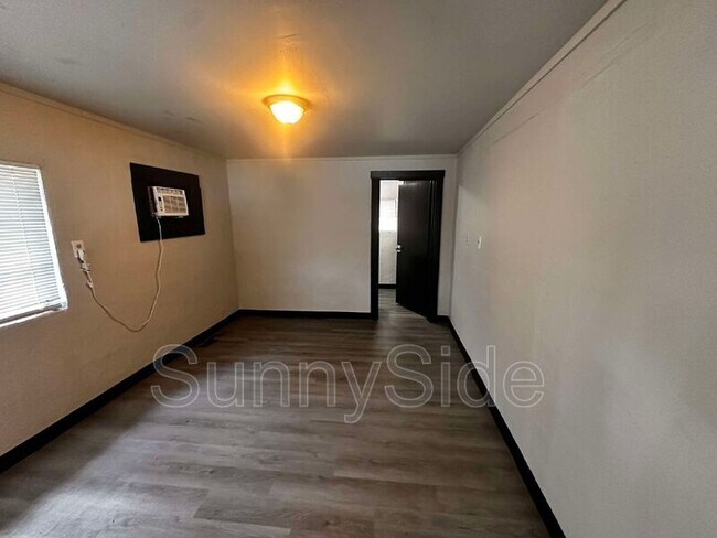 Foto del edificio - 8105 W Colonial Dr