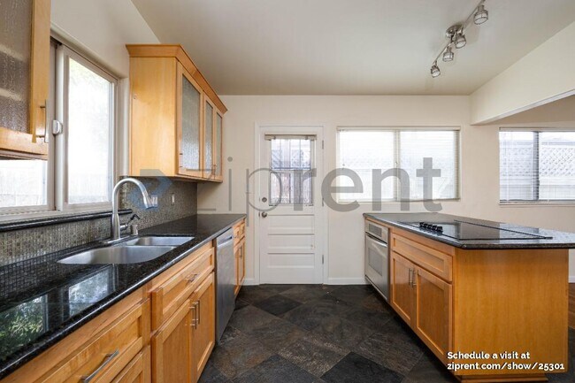 Foto del edificio - 8572 Fireside Ave