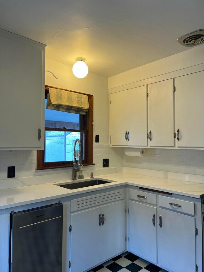 Foto del edificio - 4390 Colerain Ave