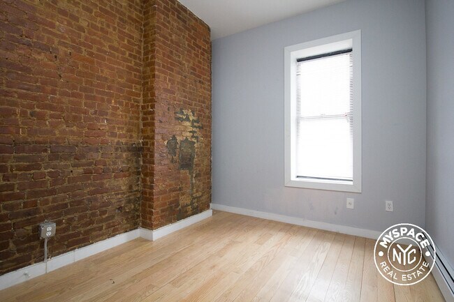 Building Photo - 1997 Pacific St