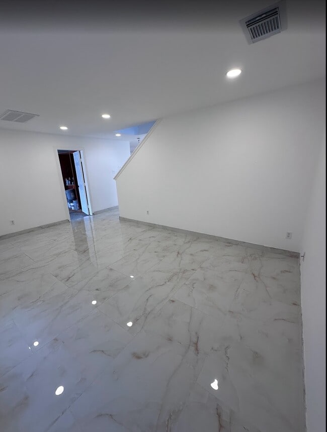 Building Photo - 9611 Rads Point