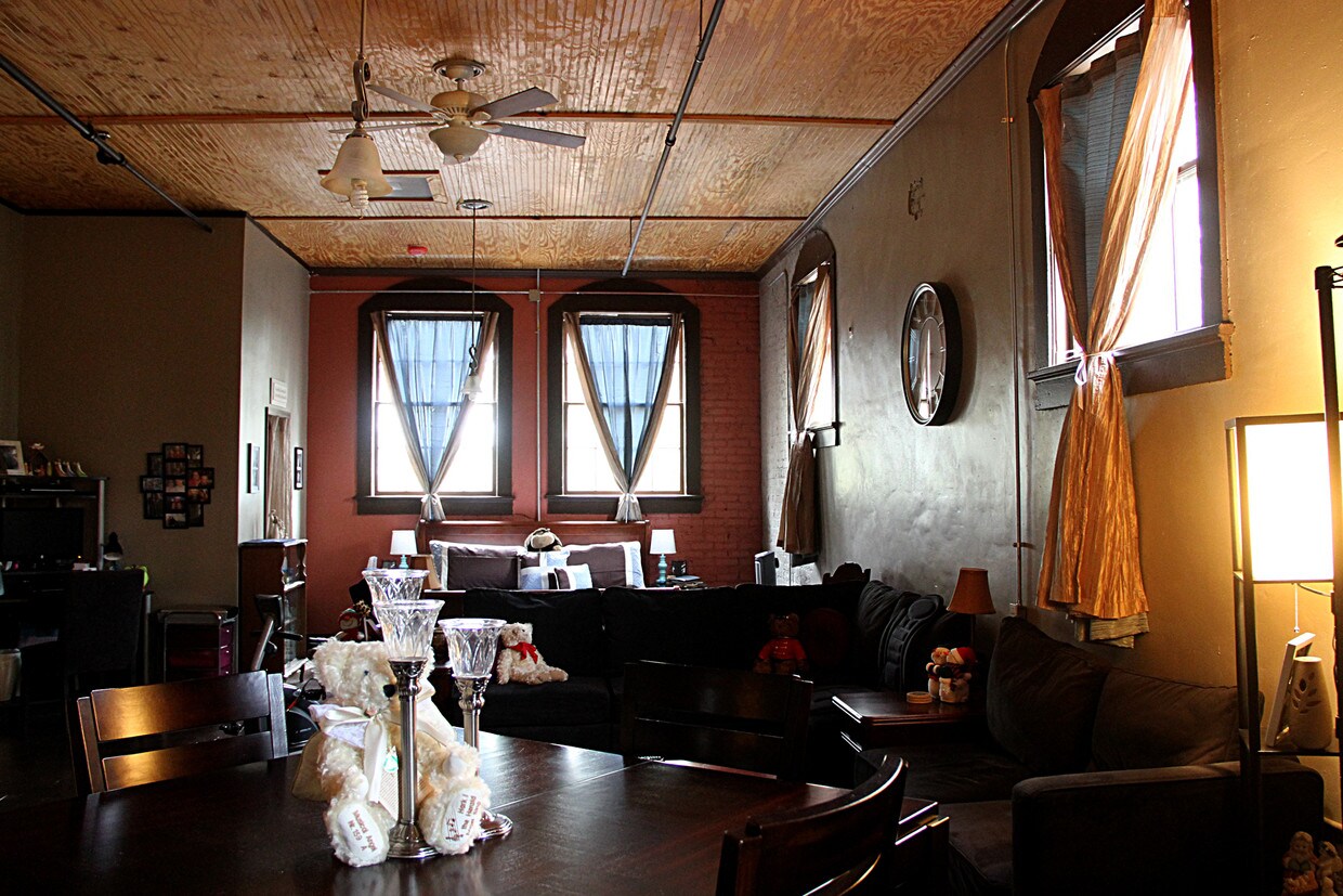 Primary Photo - 363 Burlington Rd NE
