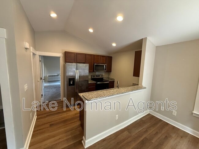 Foto del edificio - 664 Reeves Ct