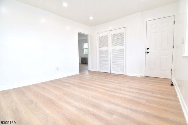 Foto del edificio - 76 Murray Ave