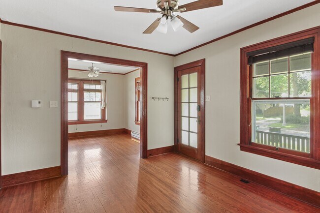 Foto del edificio - 404 E Illinois St