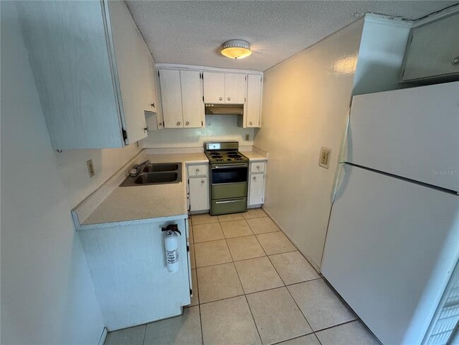 Building Photo - 415 Albee Rd W