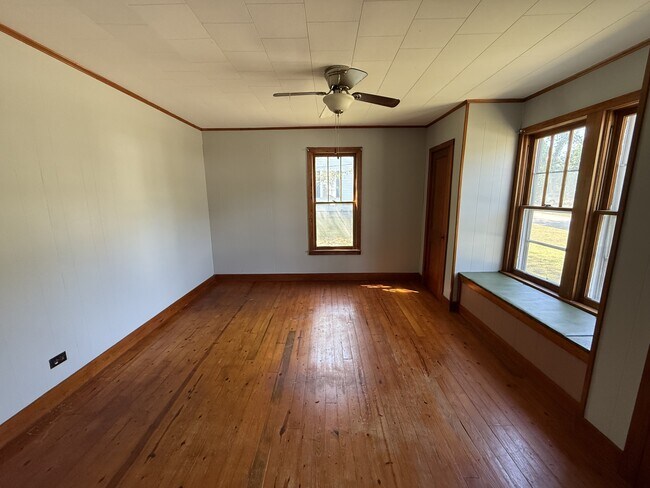 Foto del edificio - 347 S Cedar St
