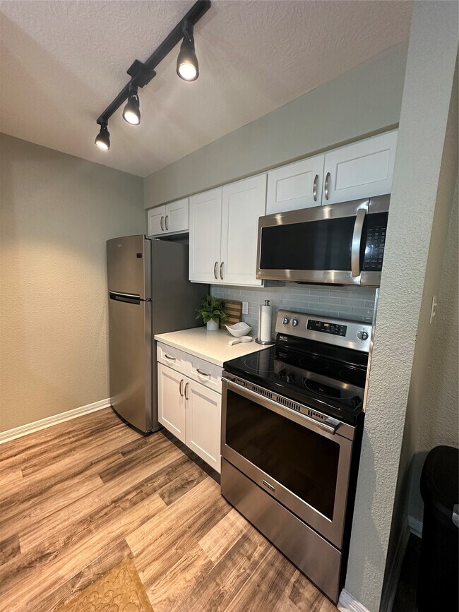 Foto del edificio - 250 El Dorado Blvd