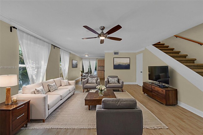Building Photo - 307 SW 11th Ct