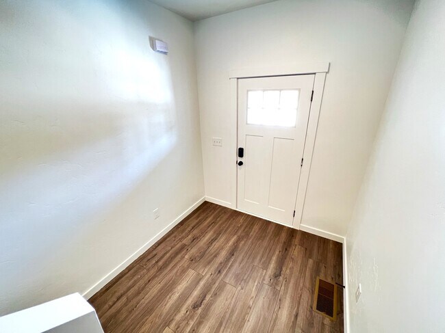 Foto del edificio - 515 20th Ave N