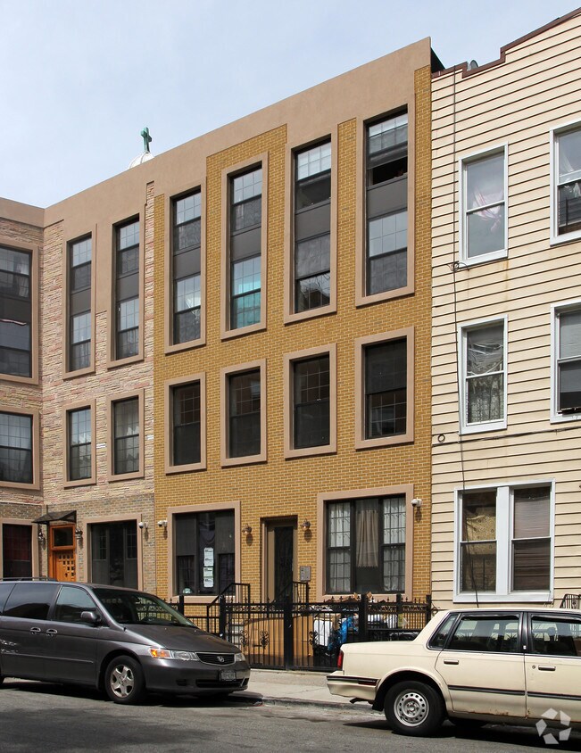 Primary Photo - 131 Menahan St