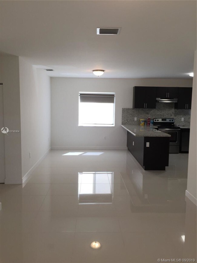 Foto del edificio - 1053 SW 11th St