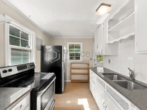Building Photo - 575 I St
