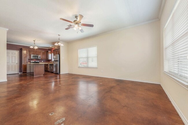 Building Photo - Available August 2026! 4 Bed, 3 Bath in Horse Haven Estates!!